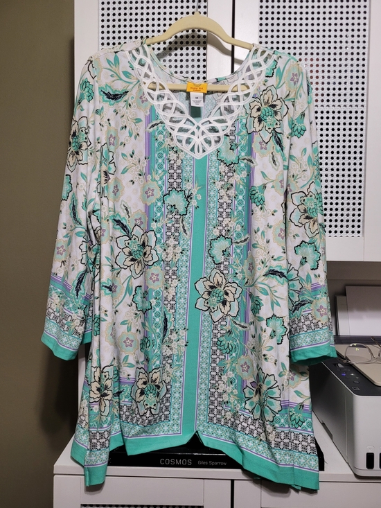 Ruby Rd. Tops - sparrow Women’s Mint Floral Tunic with Lace Neckline
